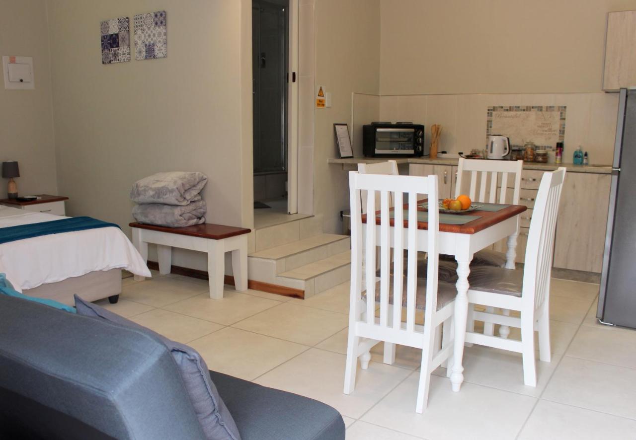 ホテル Tranquility Self Catering Lüderitz エクステリア 写真